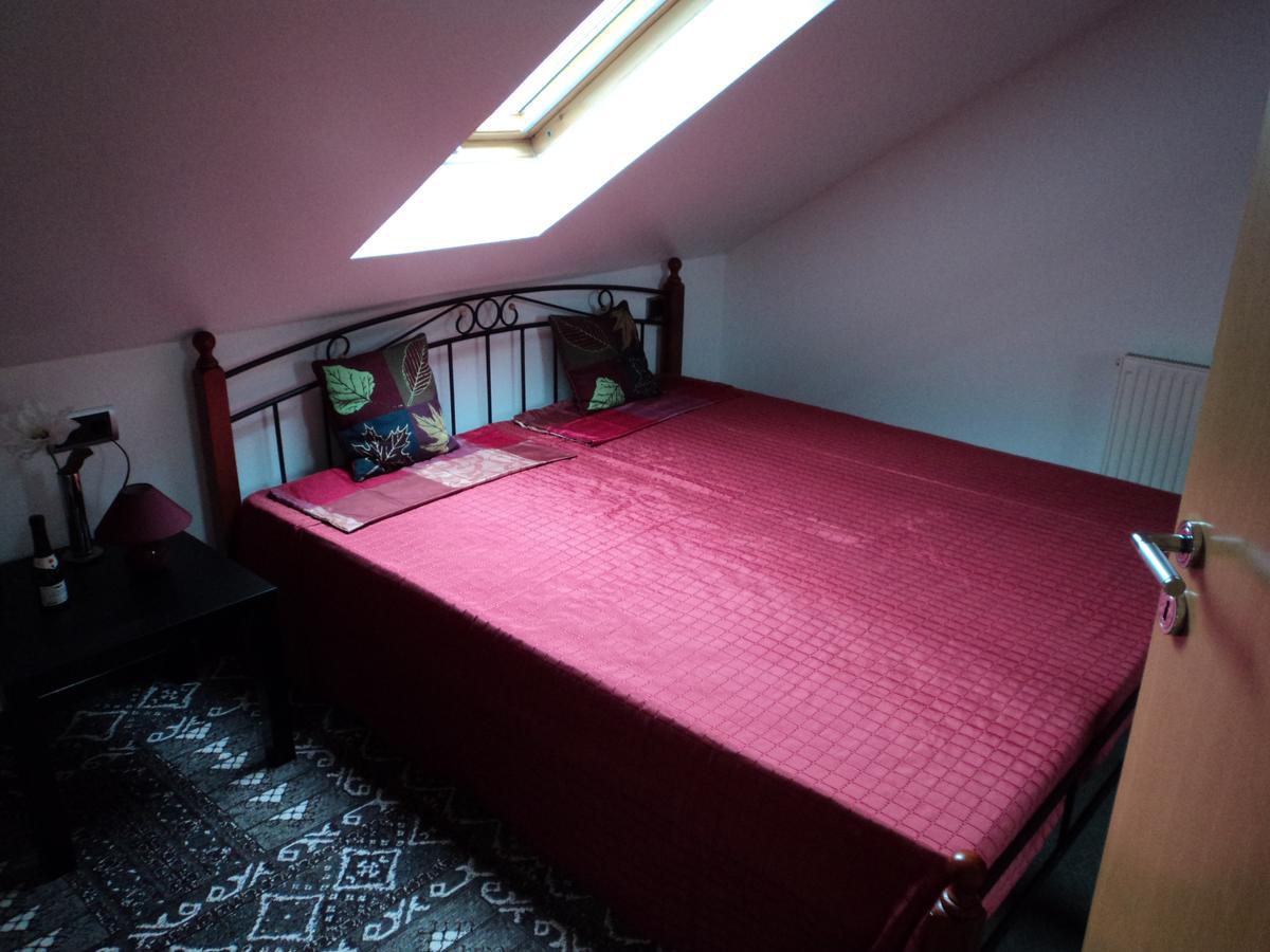 Ferienwohnung Rudolf-Lindner Neustadt an der Aisch Bagian luar foto